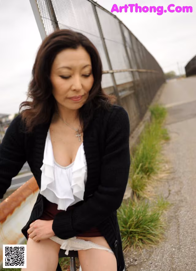 Yuriko Hosaka - Dancingbear Liking Tongues